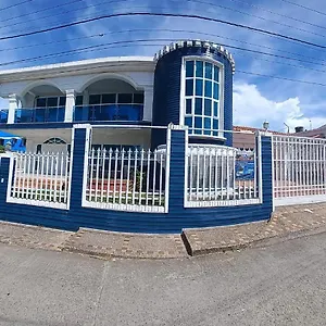 Mary Hosting Sarie Bay San Andrés